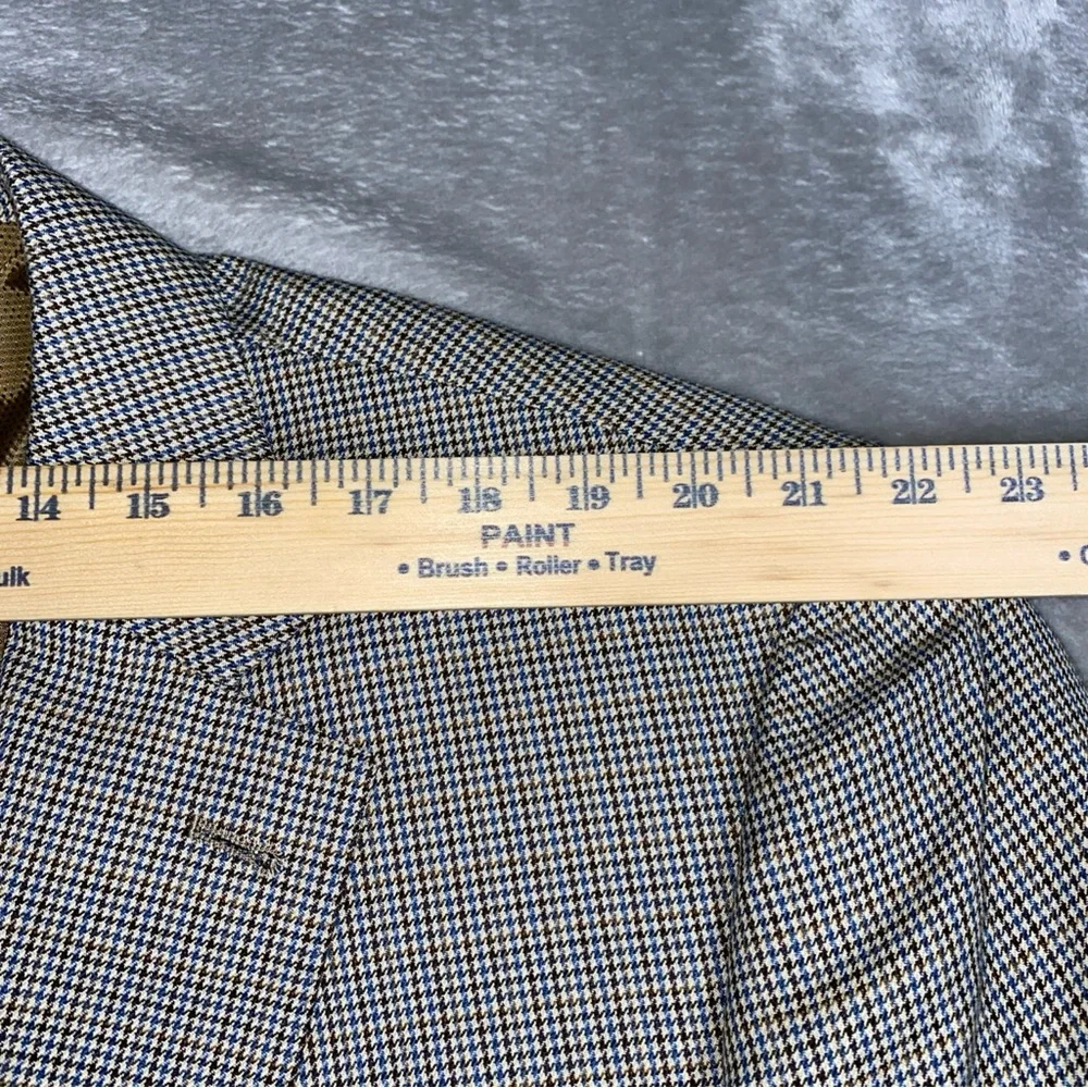 Oak Hill men gray